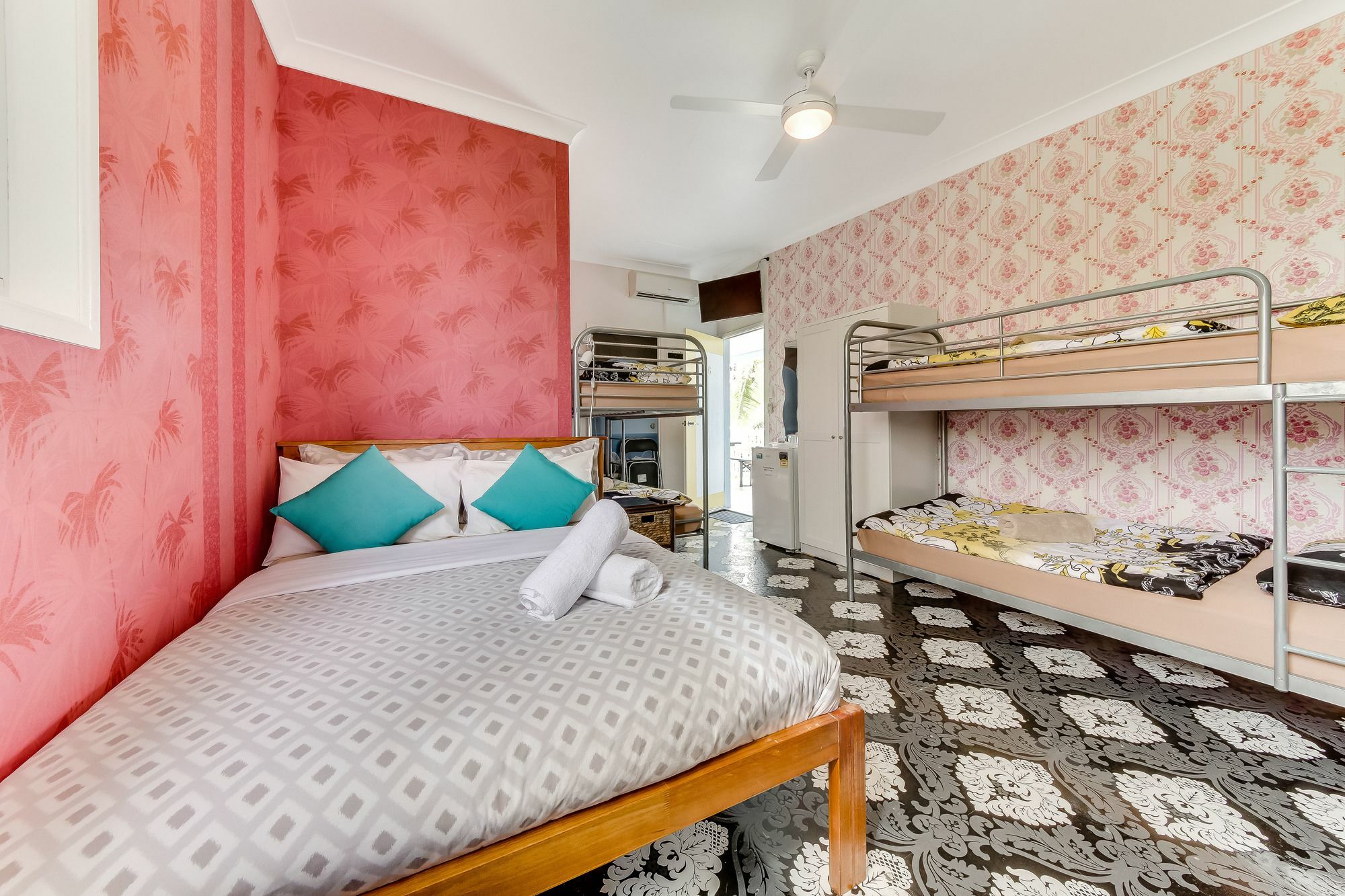 Coral Inn Boutique Hotel Yeppoon Extérieur photo