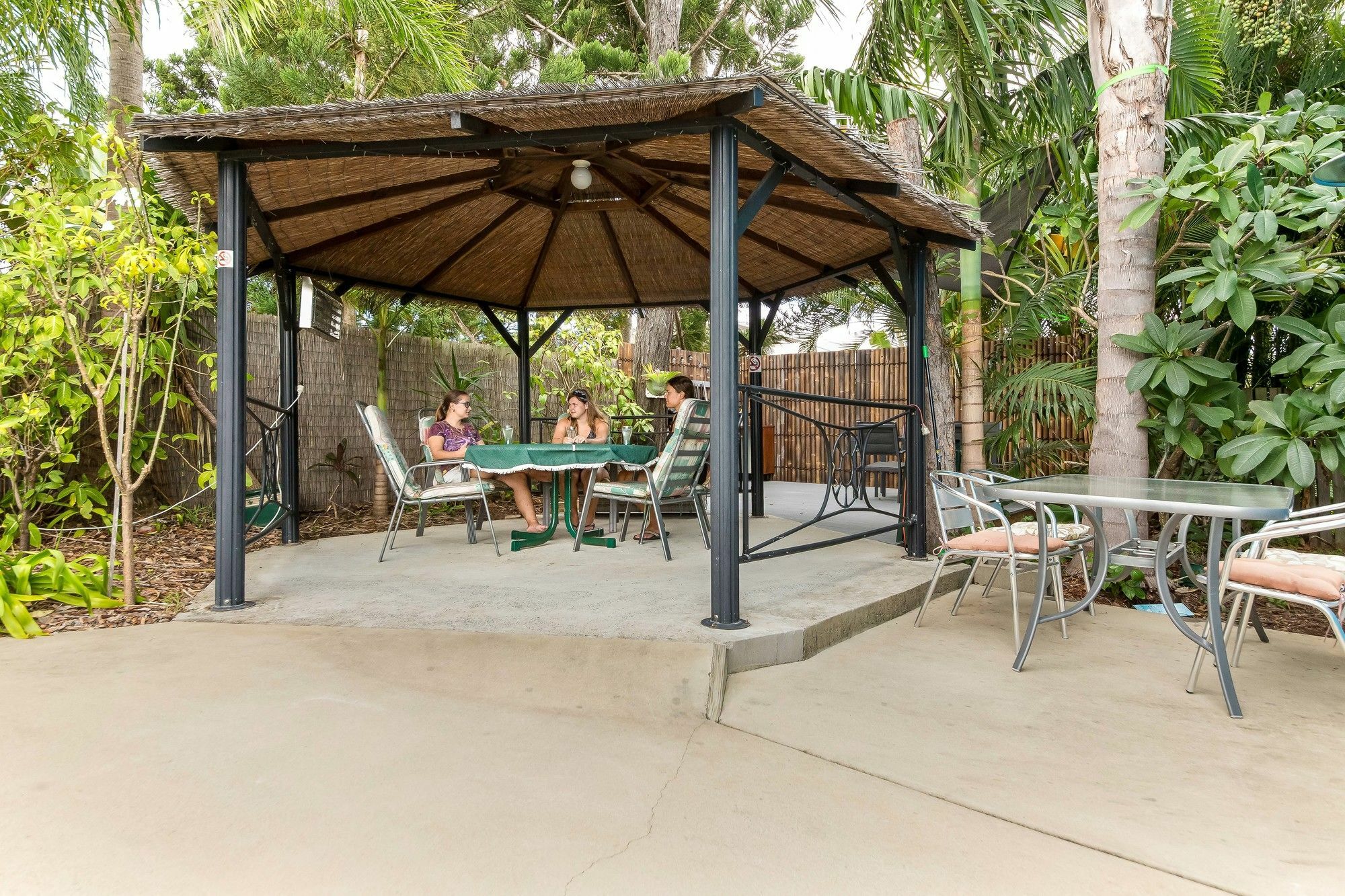 Coral Inn Boutique Hotel Yeppoon Extérieur photo